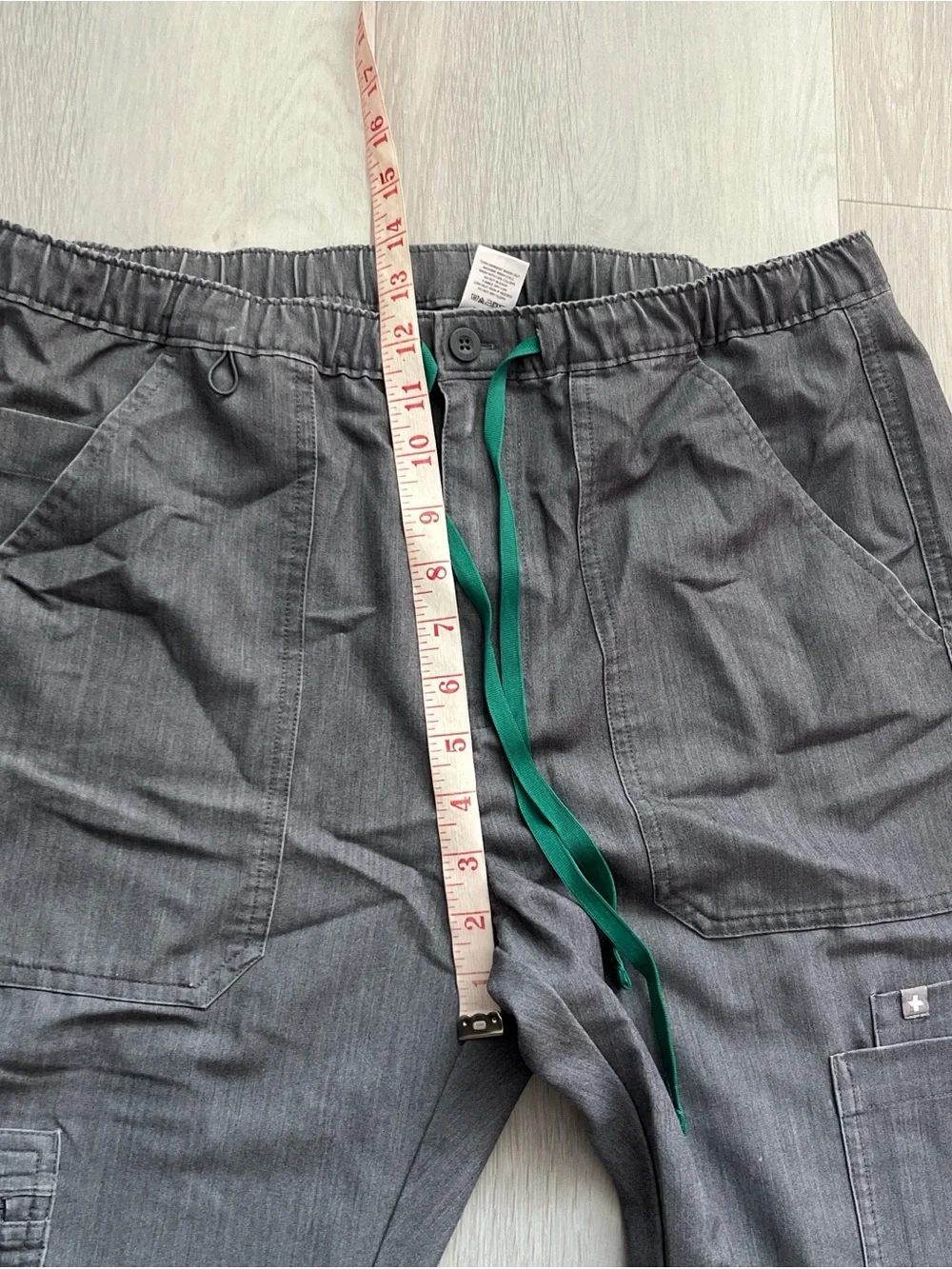 FIGS SCRUB PANTS GRAY STRAIGHT LEG CARGO UTILITY MEDICAL MENS MEDIUM